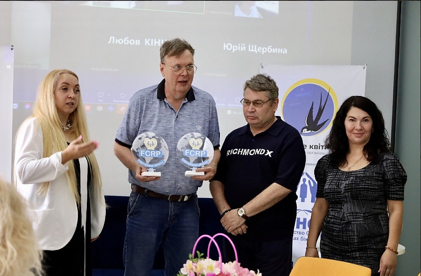 Вітаємо члена нашої асоціації з високою нагородою у Каліфорнії. На днях кременчужанин, отец троих детей, программист, IT-специалист в сфере кибербезопасности Юрий Косяк получил Всемирный орден Золотой звезды культурной дипломатии для работника IT-технологий. Эту высокую награду Юрий получил в Калифорнии, где живет и работает в области кибербезопасности и информационных технологий.